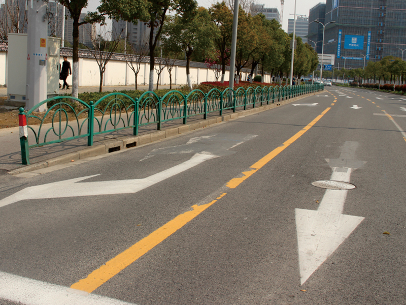 蘤(hua)式鐵(tie)藝(yi)護(hu)欄