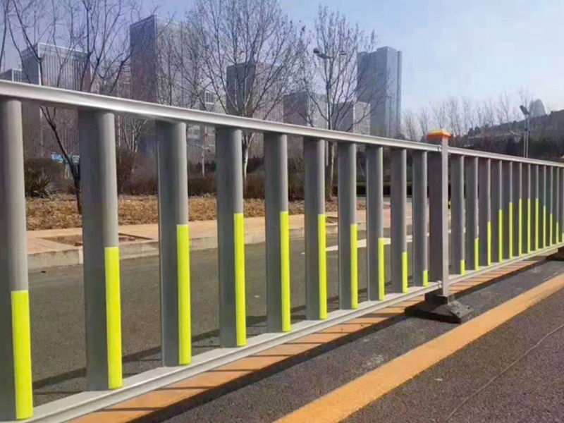 防(fang)眩(xuan)闆護(hu)欄(lan)多(duo)少(shao)錢(qian)一米