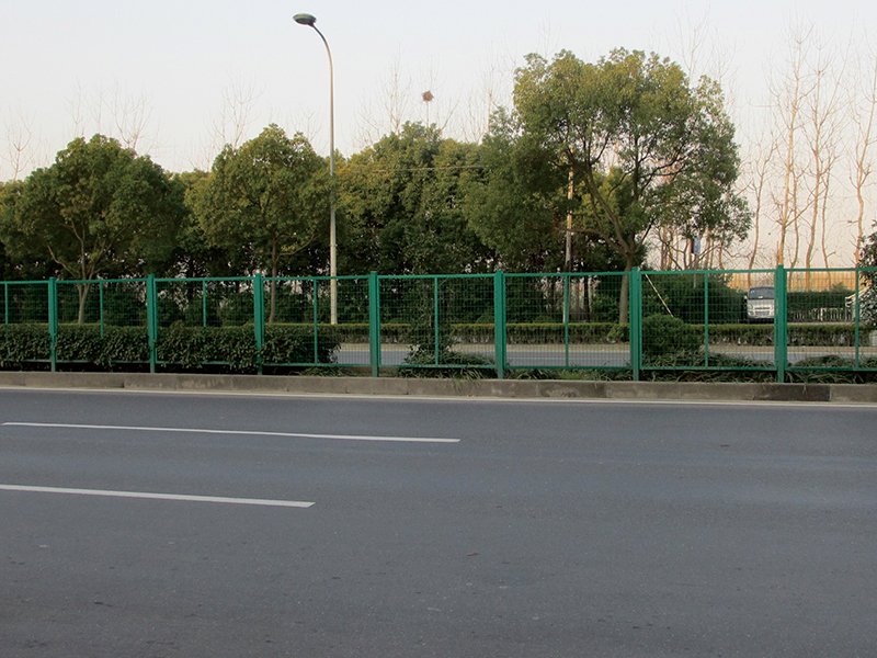 圍牆護(hu)欄圖片(pian)