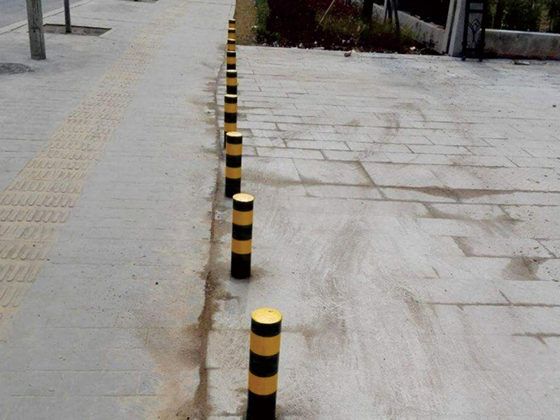 防(fang)撞(zhuang)欄(lan)生産廠傢